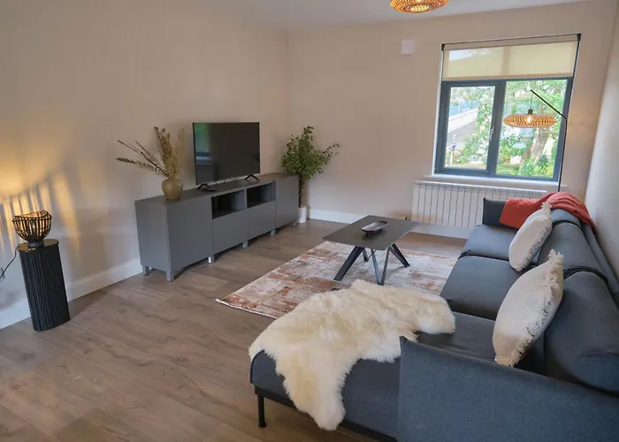 Riverside - Luxury 3 公寓 *