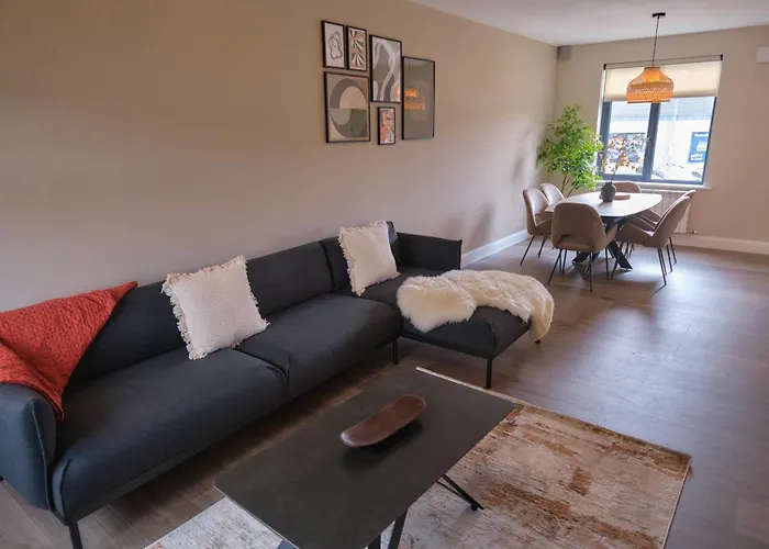 Riverside - Luxury 3 아파트