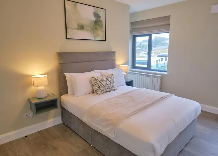 Riverside - Luxury 3 公寓 *